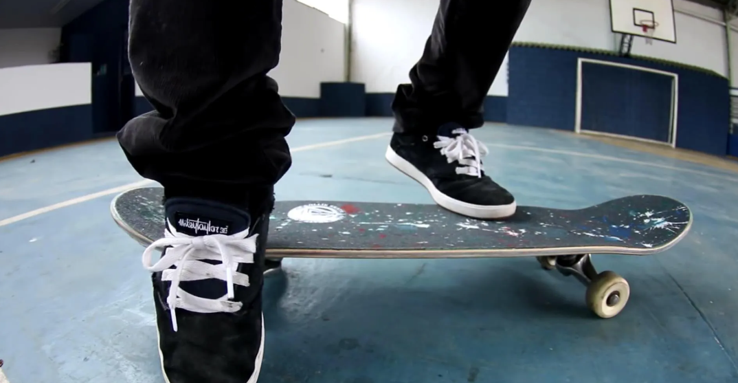 玩滑板真的超帅的！但是没人教怎么办？这套滑板入门送给你！