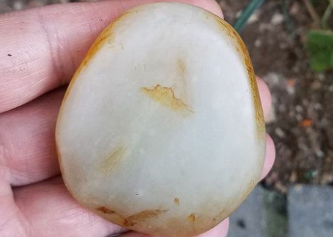 雕刻|和田玉市场原石火爆，真正的无雕刻，籽料比雕件贵？
