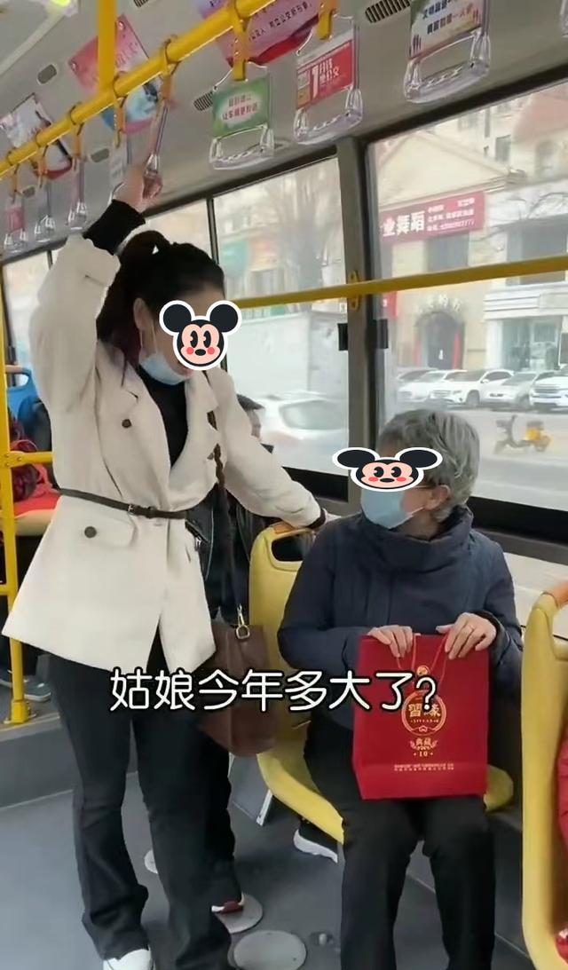 女子给老人让座被老人嘲笑:“我儿子20岁买车,你30岁还挤公交”