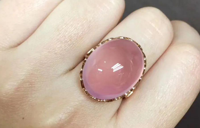 翡翠|每个人的见解不同，翡翠行业并不是有价无市，未来会更旺盛