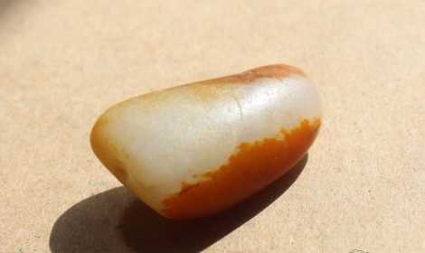 和田玉籽料|和田玉籽料，有特色的皮色有哪种，大自然天然的工艺。