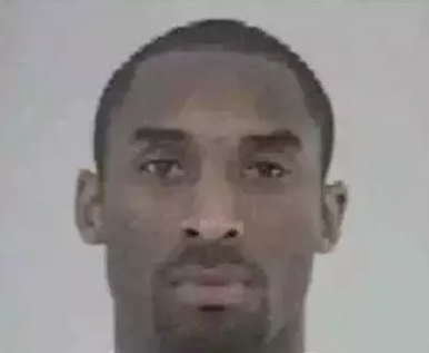 世界名人的入狱照,让人大开眼界,德普竖中指、比尔盖茨仍微笑