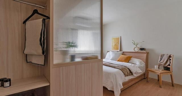 看了无数“过度装修”的家,我发现这套85㎡的“穷装”反而更实用