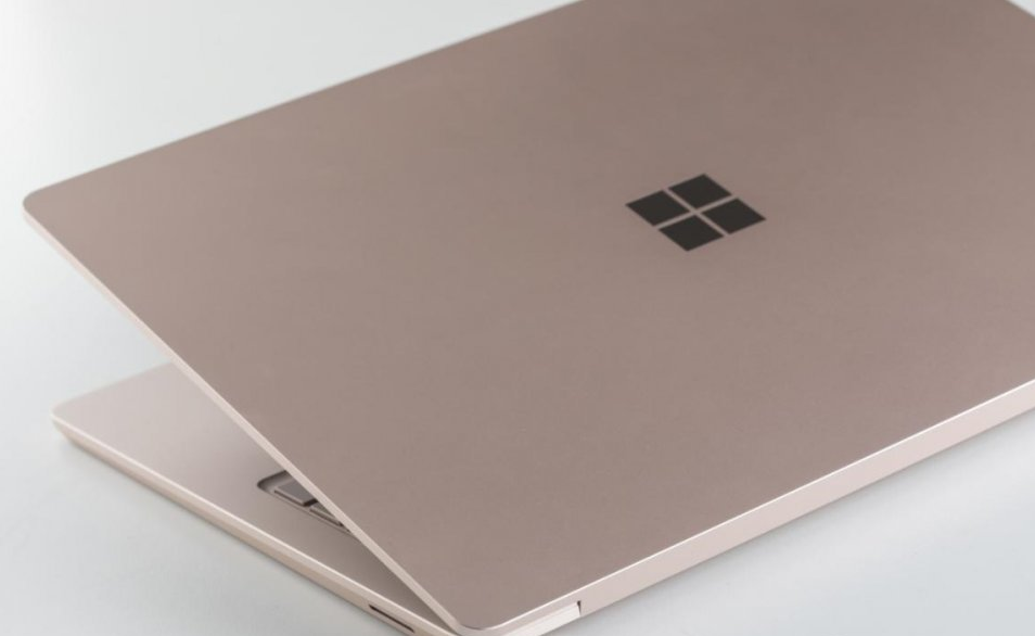 Java|我手中的这台Surface Laptop 3，采用的是砂岩金的配色