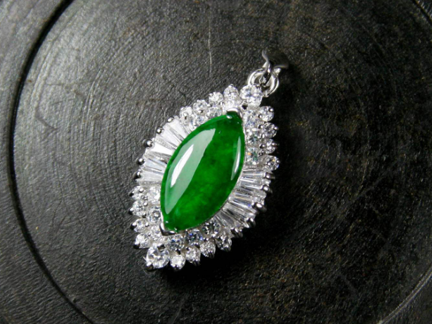 翡翠|根据自己的消费能力，来挑选翡翠饰品，那么绝对不会因为价格烦恼