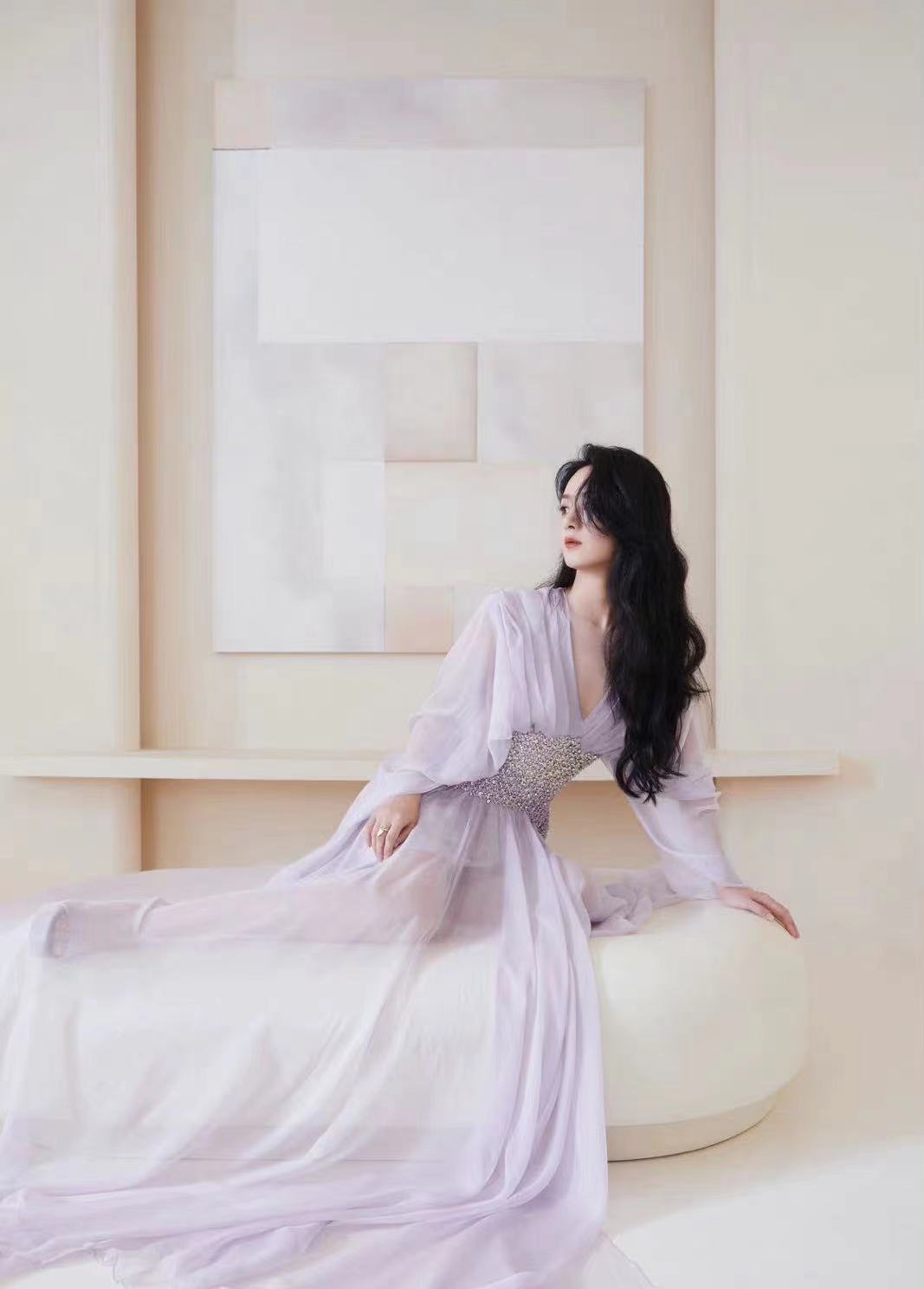 赵丽颖|恢复单身的赵丽颖,身着淡紫礼服,有“大女主”气质