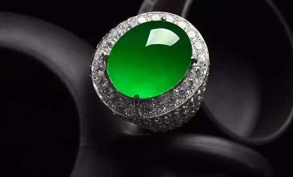 翡翠|可遇不可求的翡翠玉石,永远不会贬值,在市场上已经出现短缺现象