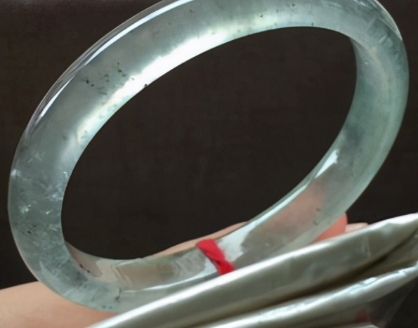 翡翠|翡翠有棉就不能买?一定会贬值吗?这个可不一定