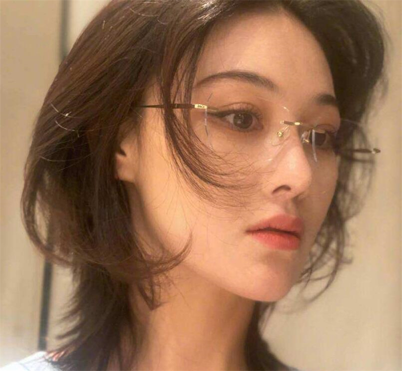 张馨予|张馨予终于晒孩子了？婚后四年颜值依旧在线，36岁看起来像是26岁