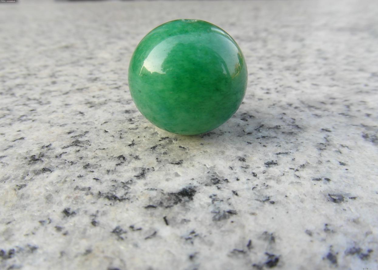 翡翠|翡翠珠子看似简单，其中的门道却很多，我们该如何挑选呢？