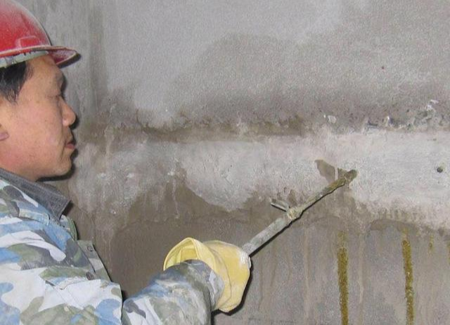 外墙漏水,在外墙外侧刷什么漆?内侧刷什么漆?怎么根治?