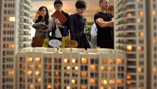 购房置业|“2亿房奴”与“2亿租房人”谁更潇洒?三十年后见分晓!