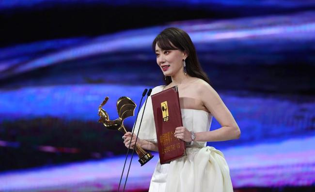 张小斐|张小斐金鸡拿影后，为什么这么多人不服？