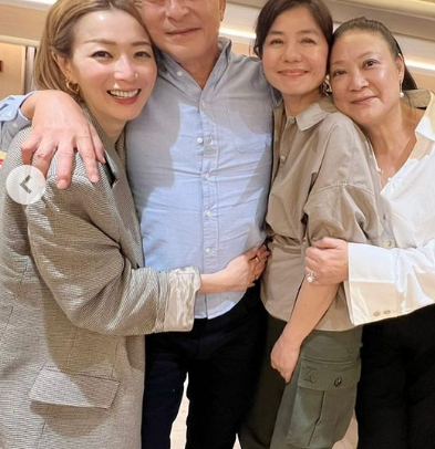 杜琪峰|郑秀文晒聚餐照，古天乐杜琪峰同框像父子，钟楚红笑容甜美梨涡抢镜