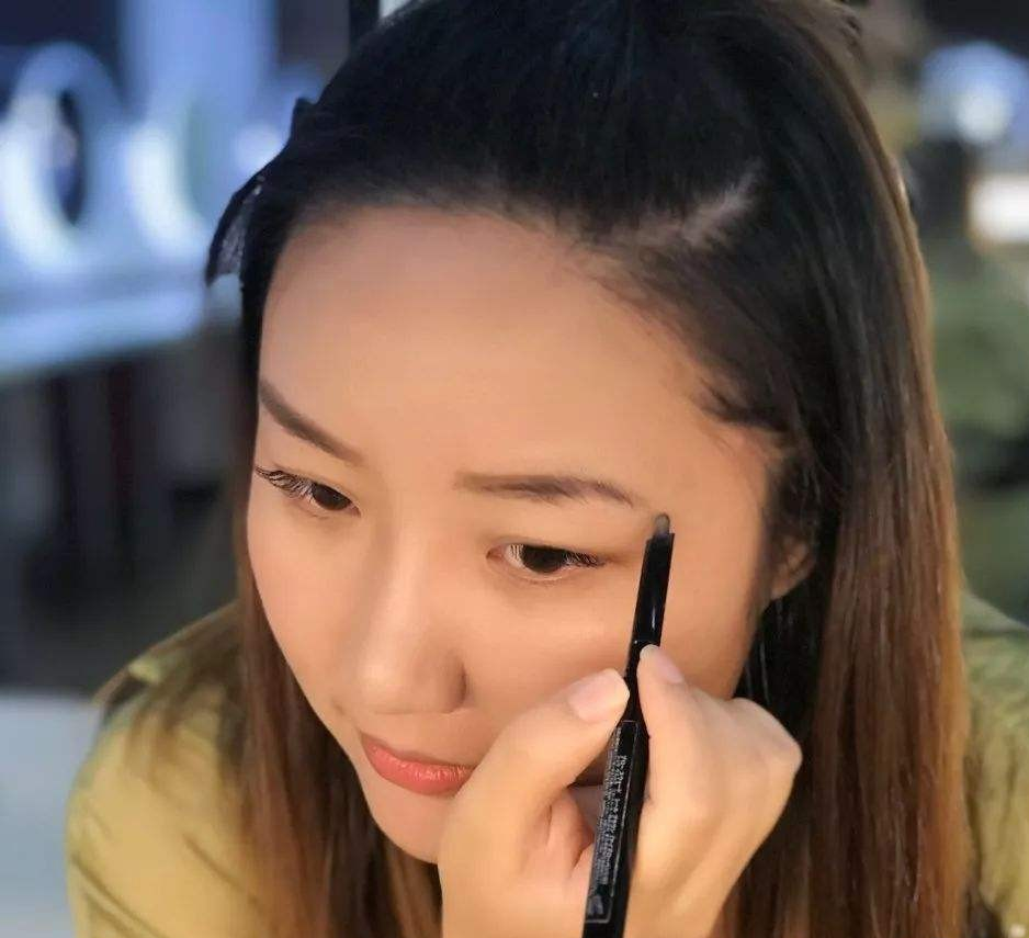 淡妆 女人如果只化淡妆买这些就够了，好用又实惠，不然买多了浪费钱
