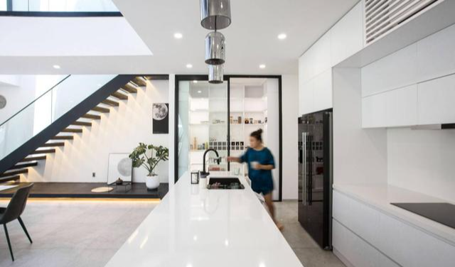 现在别墅装修流行极简风了!220㎡全屋大白墙,屋顶双露台看不腻