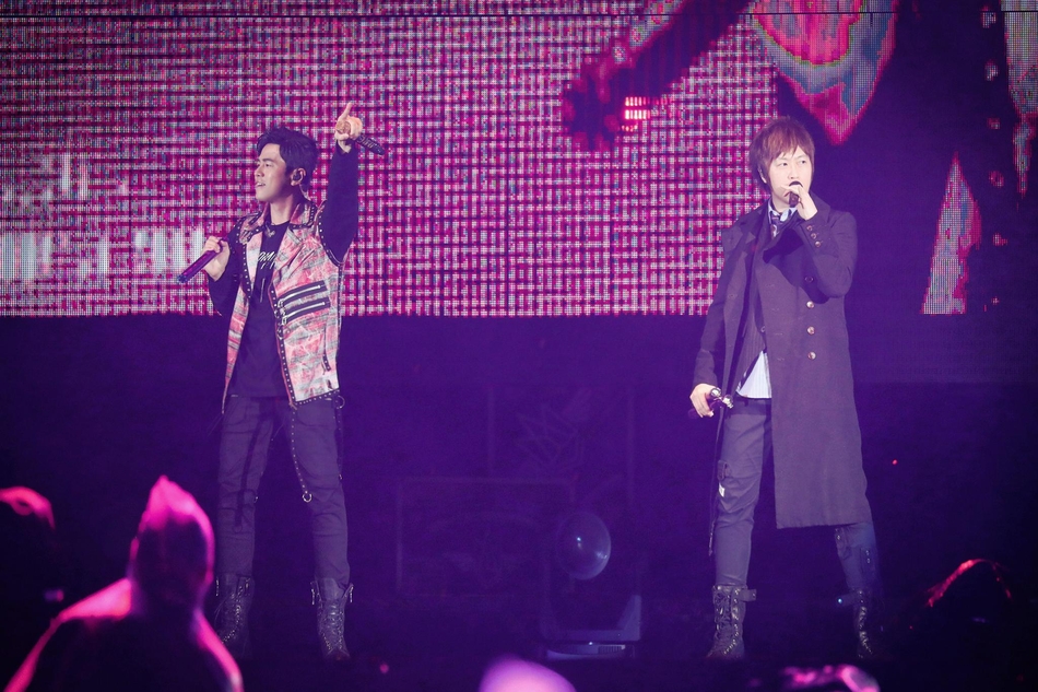 周杰伦|周杰伦新年晒全家福，小儿子终于露出正面照！网友的评论亮了