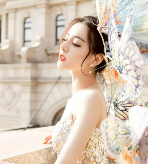 迪丽热巴|殷桃获奖实至名归,迪丽热巴却再次被提及,她的进步其实有目共睹