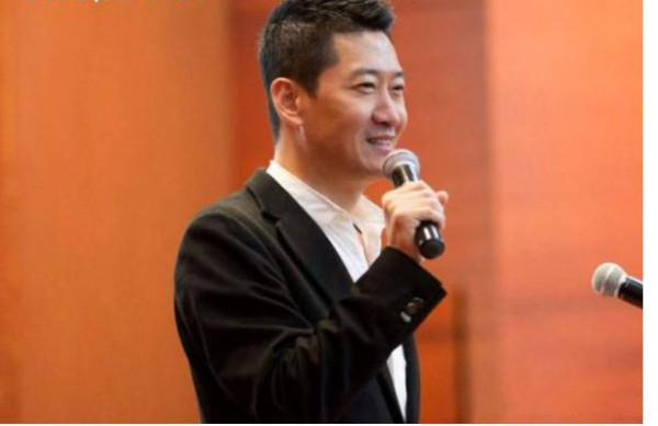 这十年·追光之夜|曾经的他红过黄晓明，时运不济被雪藏，50岁仍然单身！