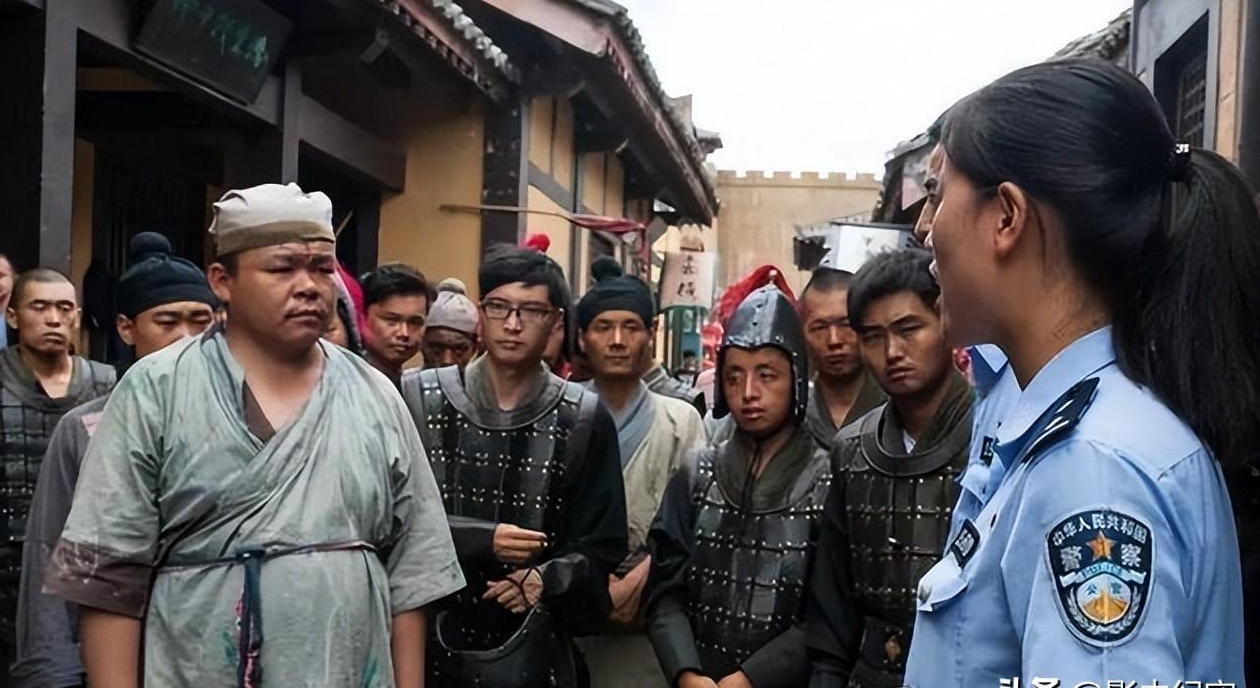 横店|横店20万群演现状:美女遍地都是,不是人人都可以成名!