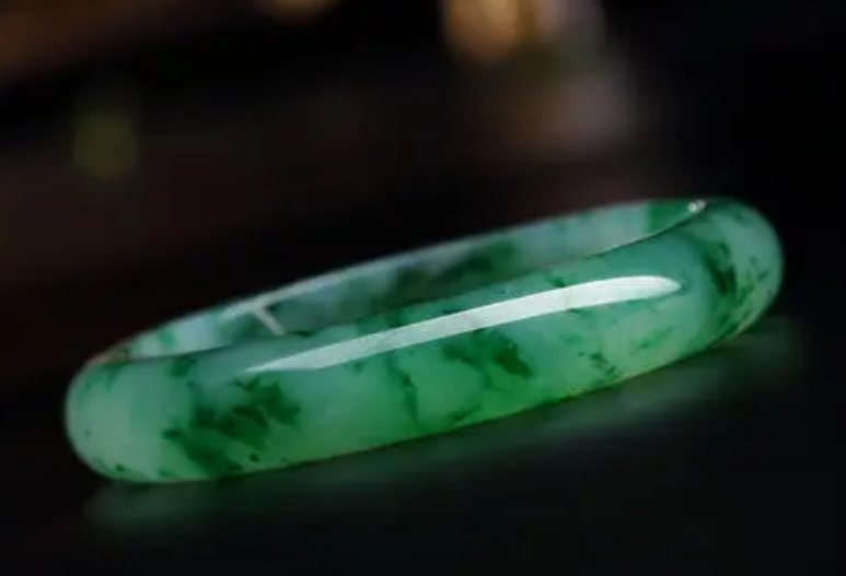 翡翠|翡翠有很大实用性，还有很好的收藏价值，但是也要会分辨它的价值