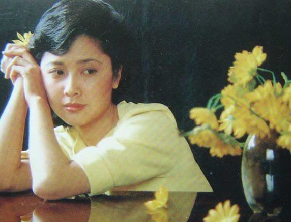 女儿国|扮演女儿国国王而爆红,最后丁克,但如今活得潇洒快乐