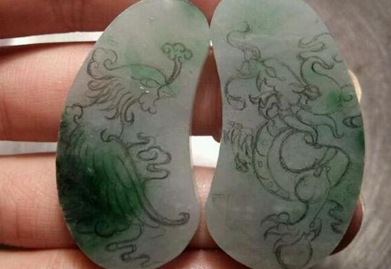 翡翠|翡翠不只能够雕刻成手镯，甚至可以将其做成瓜果蔬菜，当做陪葬品