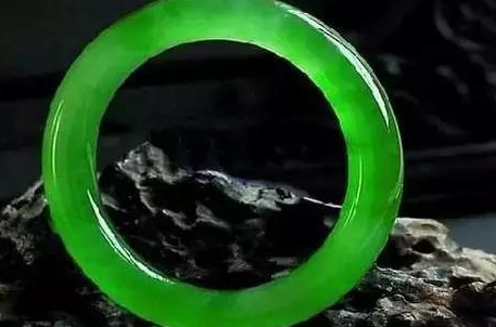 翡翠|龙石种和帝王绿翡翠,仔细论起来,称得上是翡翠界的王者了