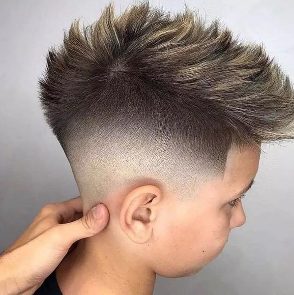 香蕉 2022小男孩发型趋势分享,时尚多变真帅气,你喜欢哪一种