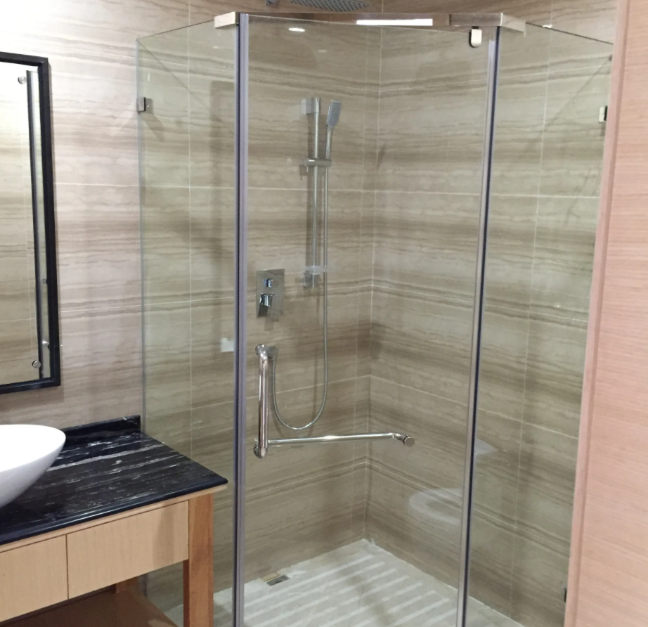 浴室玻璃门的水迹怎么清洁?