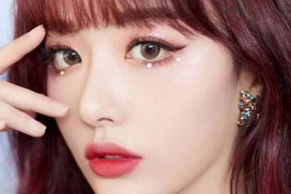 粉底液 韩式甜辣女团妆容,活泼元气即刻出道,快来get吧