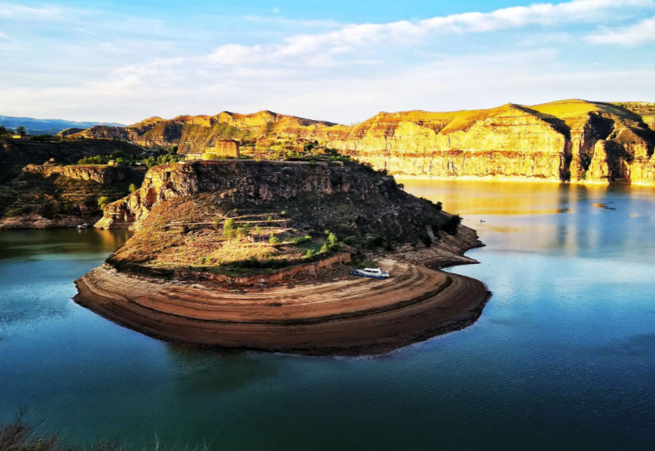 |山川流水和瑰丽文化,来到这里,感受云天的苍瀚浩渺