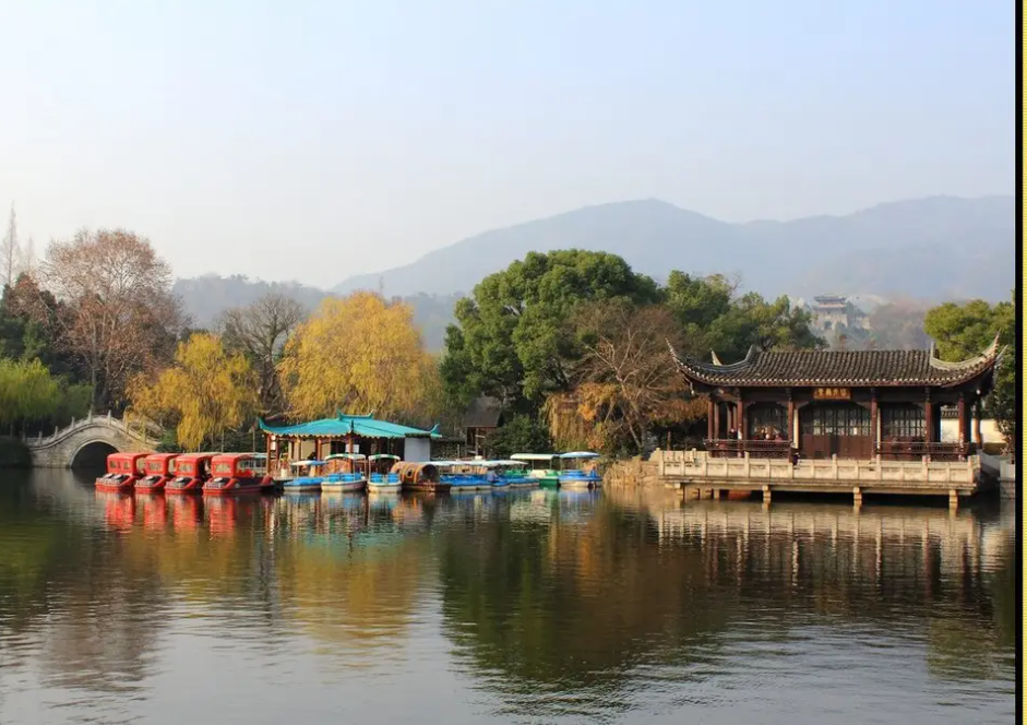 拉萨|西湖虽然没有东湖大，但是恰到好处，西湖的景色就是更胜一筹