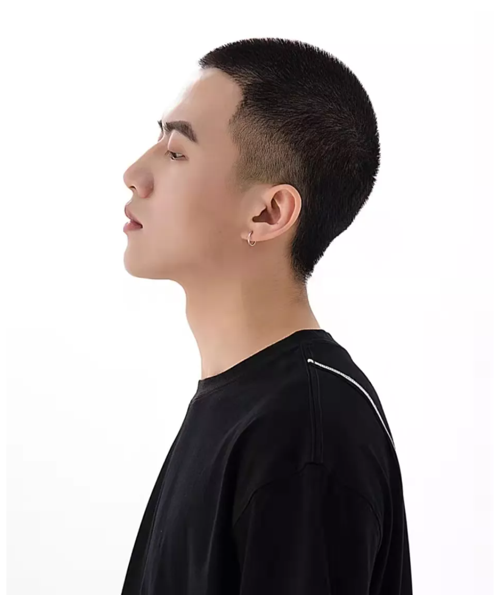 男士发型 新年最火男发16款,两侧推短头顶抓抓就是不一样,剪就对了。