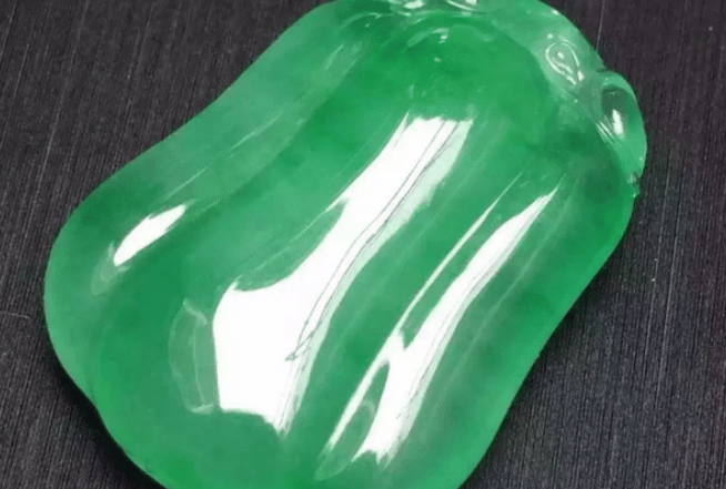 翡翠|龙石种和帝王绿翡翠,仔细论起来,称得上是翡翠界的王者了