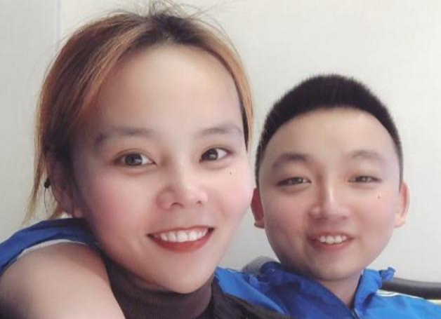 茶道|偷换人生主角：熊磊身着素雅长裙被称赞，田静却被网友诟病