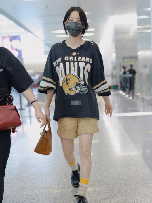 穿衣搭配|春天不要再乱买衣服,可以学学欧阳娜娜的穿搭,满满少女感