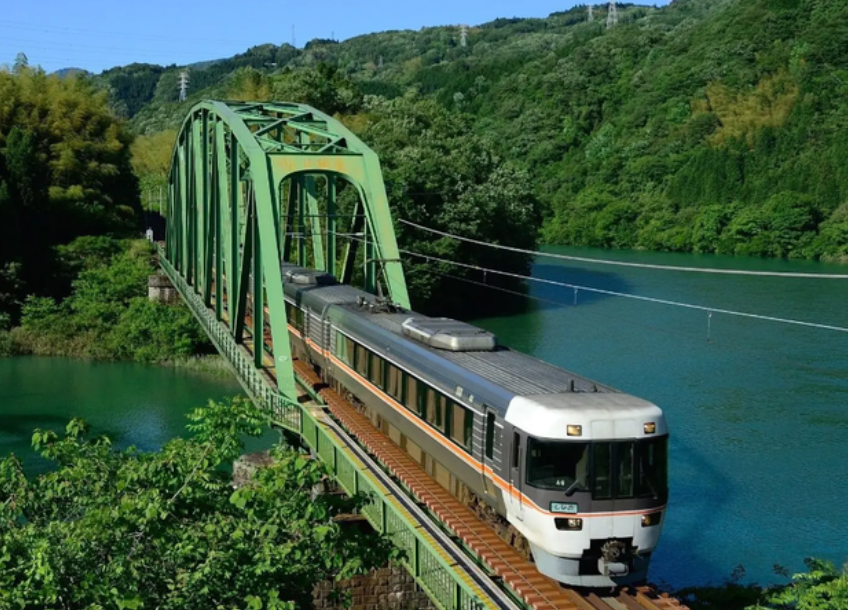 火车|被誉为旅游观光列车,两天两夜横跨5000公里,只停靠12个火车站