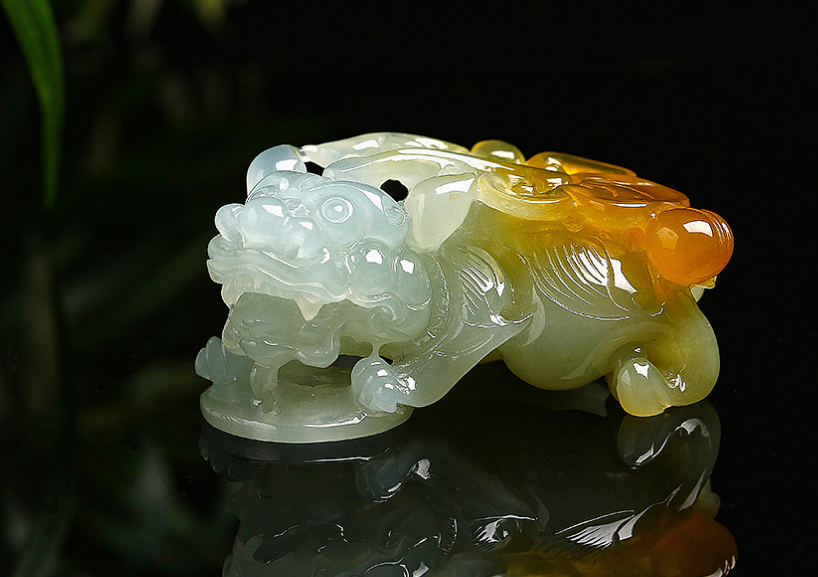 翡翠|三分料七分工,翡翠原料和雕工哪个更重要?其实是缺一不可的