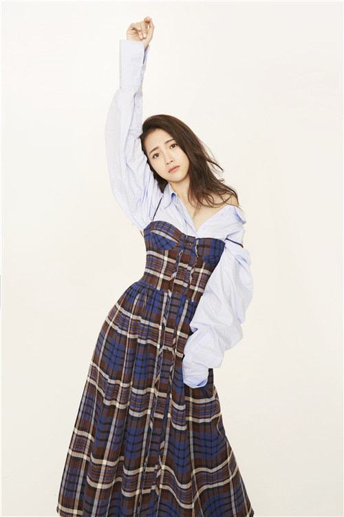 穿衣搭配|“元气风”穿搭正流行，跟着包文婧这样穿，减龄时髦还提气质