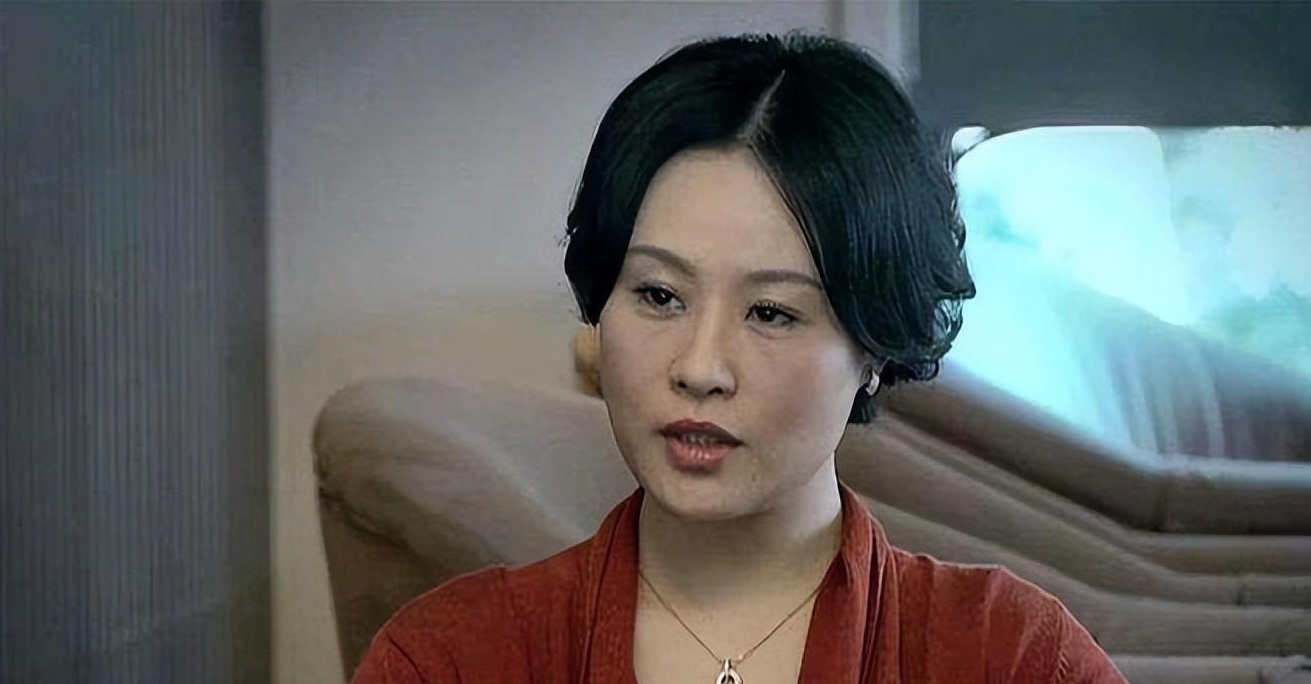 宋思明|重温《蜗居》：宋太太和海藻两次见面，前后态度大不相同，为何？