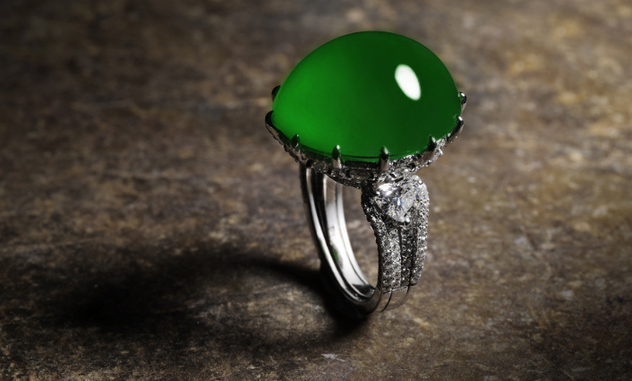 翡翠|使用其他光源就能看判断翡翠真假，暴露原来面貌，要针对性使用