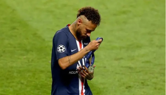 内马尔|内马尔步入而立之年,职业生涯成绩一般,个人情感成绊脚石