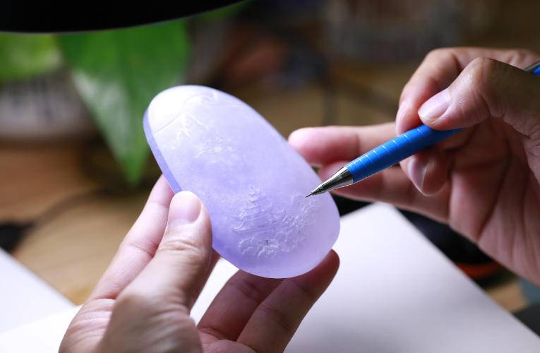 |春色翡翠是什么样的,和你认为的完全不同,这种翡翠非常有价值