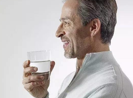 肝脏|肝硬化并非悄无声息,医生:身体若3种表现,多半肝脏已受损