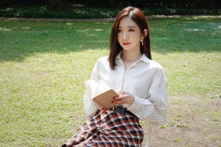 孟美岐|她在创造营里表现出彩，如今因恋情口碑下滑，新歌还被质疑抄袭