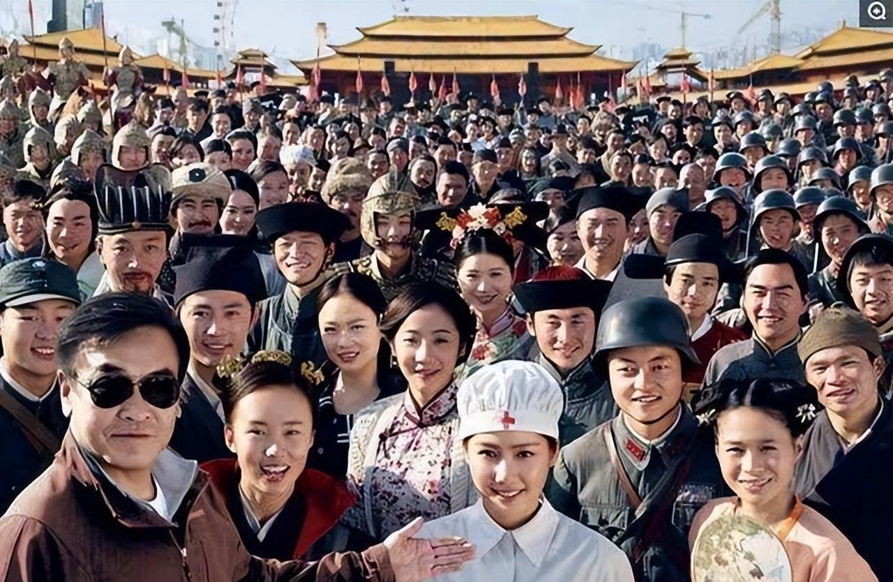 横店|横店20万群演现状:美女遍地都是,不是人人都可以成名!