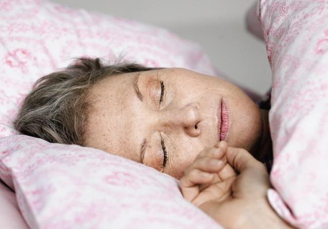 睡眠|睡眠好,人长寿!中老年,睡前记住10个不,助你天天一觉到天亮!