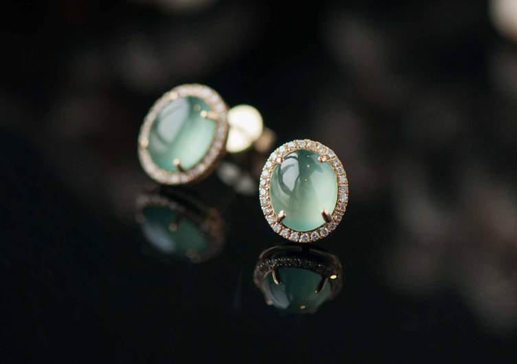 |世上没有完美无暇的翡翠，有瑕疵的才是真货，假货才会完美无瑕