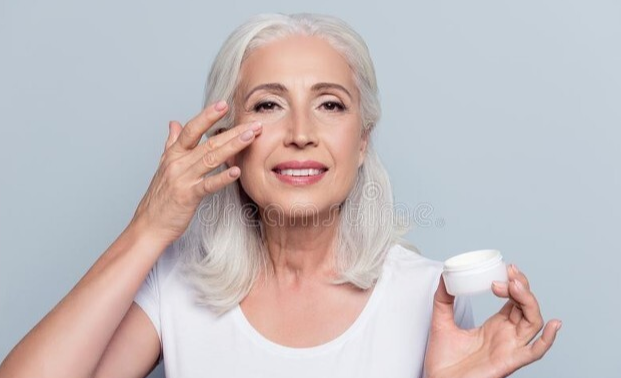 饮食 女人过了50岁不需要乱保养，睡前坚持这5个好习惯，老了依然耐看